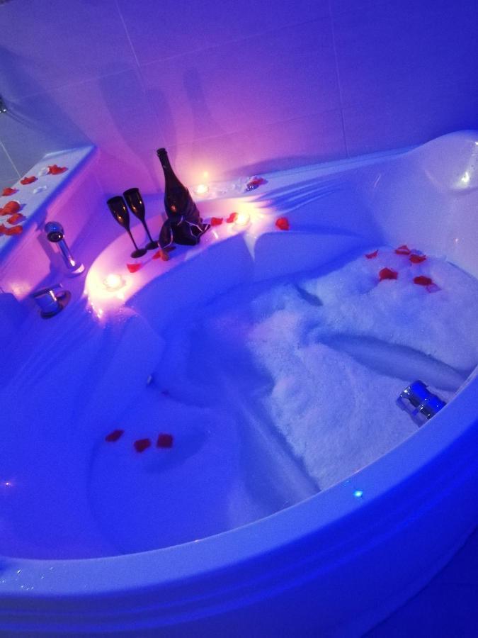 V&M Suite Con Jacuzzi Ostuni Extérieur photo
